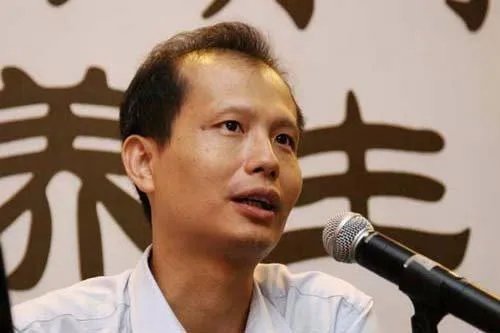 方舟子的老婆是谁，为什么能忍受的了他？