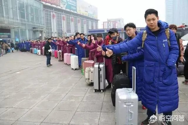 艺考马大哈：济南车站1分钟捡8个准考证。你有什么看法？