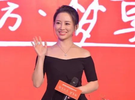 潘晓婷和丁俊晖比赛