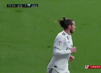 贝尔推开上来庆祝的巴斯克斯，西媒曝料：因队友干涉其私生活让贝尔感到愤怒，你怎么看？