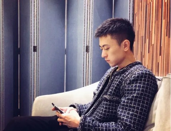 秦奋澄清未有爆料小号,为何大众会认为爆料的人是秦奋?