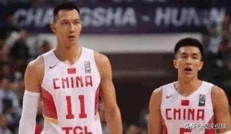 网友翻了郭艾伦和易建联的微博，前者大多是综艺，后者大多是篮球，你怎么看？