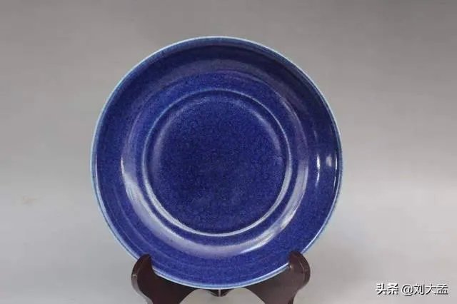 如何鉴定明嘉靖篮釉瓷？