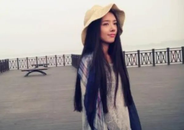 向太携儿子儿媳与友人聚餐，为何郭碧婷表情一脸冷淡？