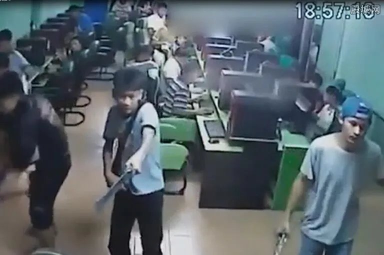 中学生网吧持刀械斗 为何学生问题层出不穷