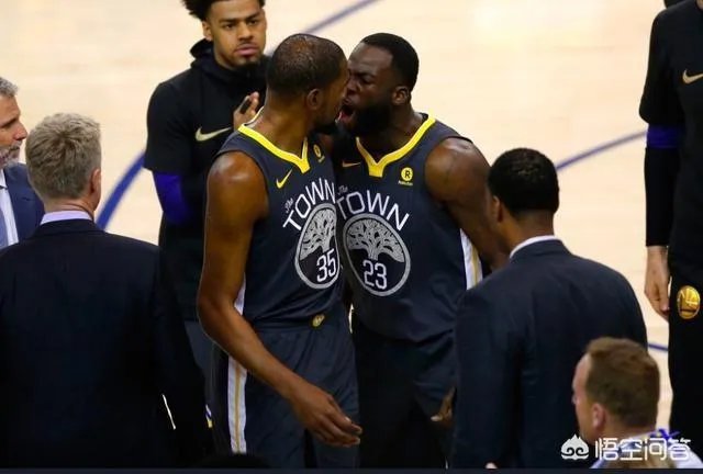 格林遭禁赛+罚款还没完,杜兰特和格林争吵后自言自语遭曝光令勇密心慌,你怎么看?