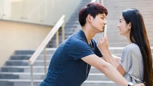 追女孩子时，她怎样的表现就代表你有戏？