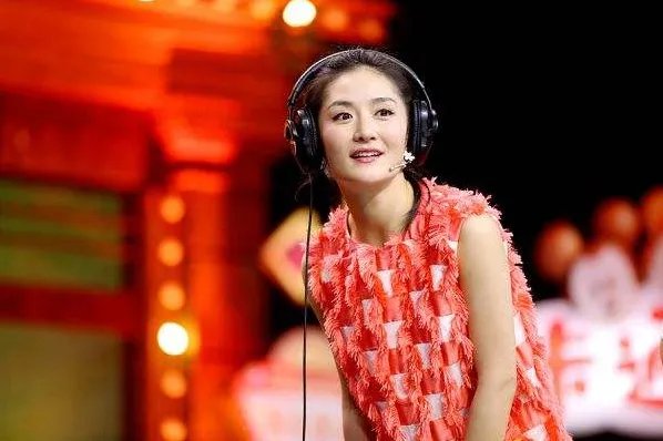 如何评价2020湖南卫视跨年演唱会上谢娜的主持表现?