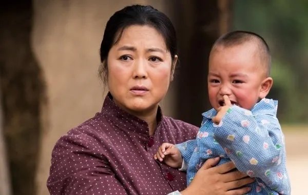 王茜华：演农村剧走红，为拍戏整容200次，今50岁现状如何？