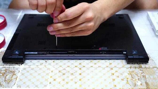 联想y430拆机教程(笔记本电脑拆卸更换固态硬盘)