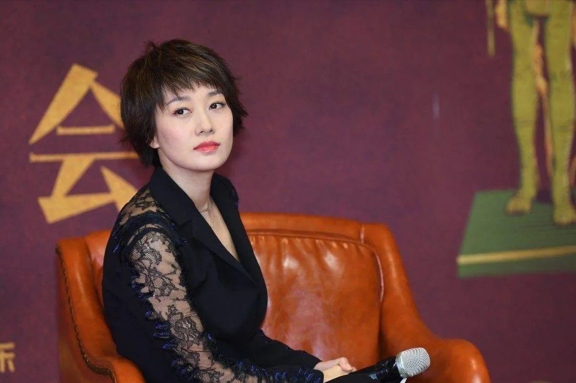 与马伊琍相恋4年的管虎，为何转身娶了她的闺蜜梁静？