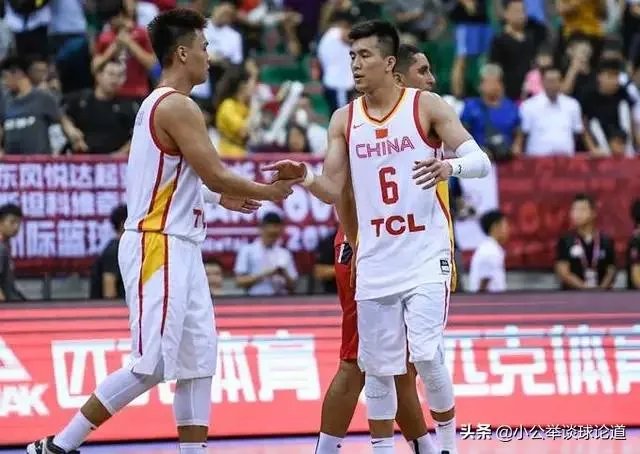 网友翻了郭艾伦和易建联的微博，前者大多是综艺，后者大多是篮球，你怎么看？