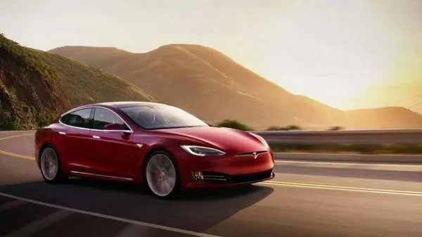 特斯拉又降价了！不到两年降幅10万，逼死自主品牌？