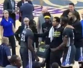 格林遭禁赛+罚款还没完,杜兰特和格林争吵后自言自语遭曝光令勇密心慌,你怎么看?