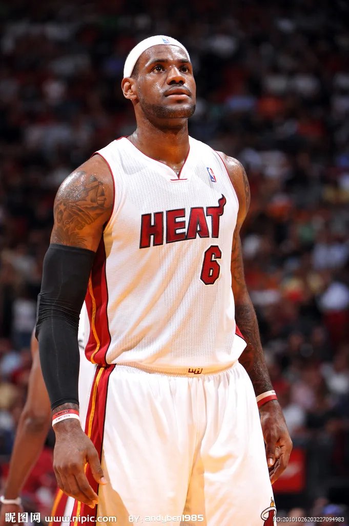 iPhone5。求NBA詹姆斯高清壁纸3张