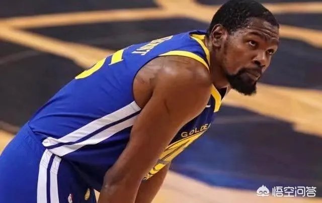 总决赛G5，杜兰特意外离场，张卫平将责归结于伊巴卡引球迷热议，你怎么看？