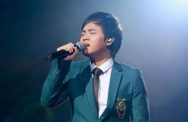 包容蒙面歌王是谁唱的