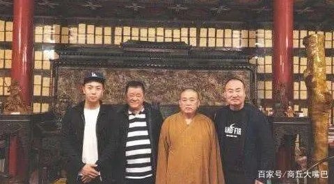 向华强都不敢惹，王宝强要行晚辈礼，释小龙究竟是什么身份？