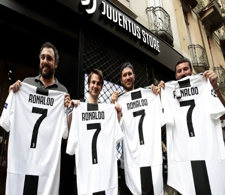 球迷为什么要焚烧C罗球衣？