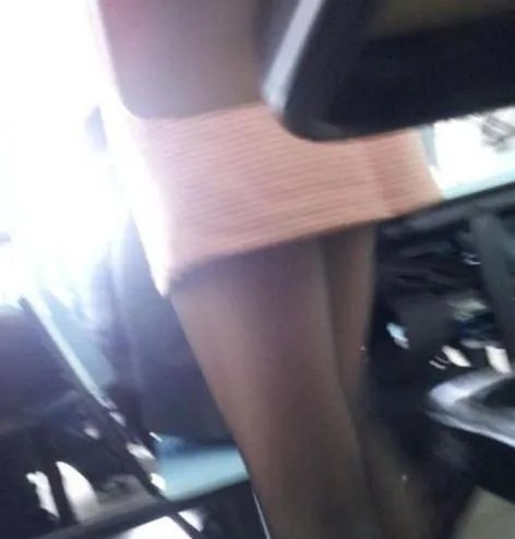 学生偷拍女老师黑丝照 性感穿着让屌丝坐立不安