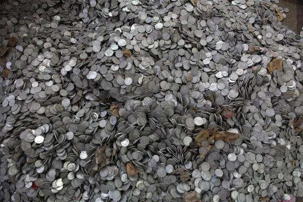 趵突泉将6万余元硬币上交财政，往水里丢硬币的行为会不会影响水质？