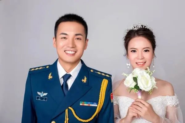 北京一军嫂跨越3600公里骑马见丈夫，你如何评价军嫂的这一行为？