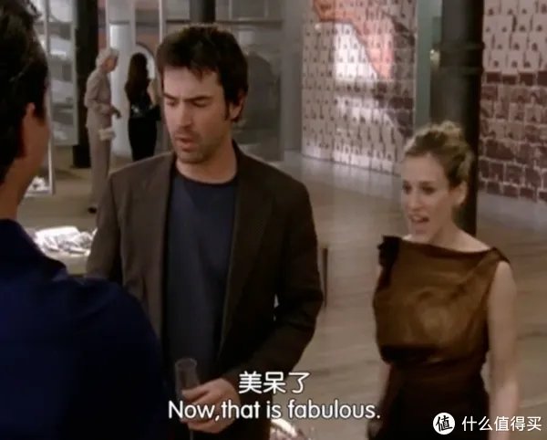 女士胸针怎么佩戴