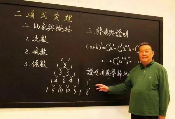 高二数学老师上课不写板书，只念课本，全班考试不及格，可以申请换老师吗？