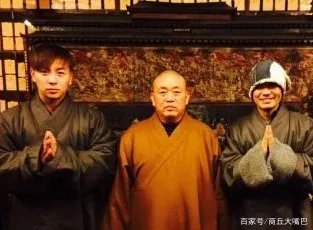 向华强都不敢惹，王宝强要行晚辈礼，释小龙究竟是什么身份？