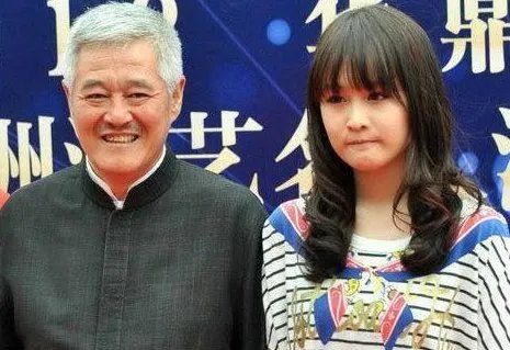 赵本山妻子谈女儿整容，坦言看着很揪心，女儿整容她该不该阻止？