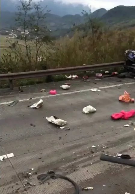 清连高速发生车祸是怎么回事?