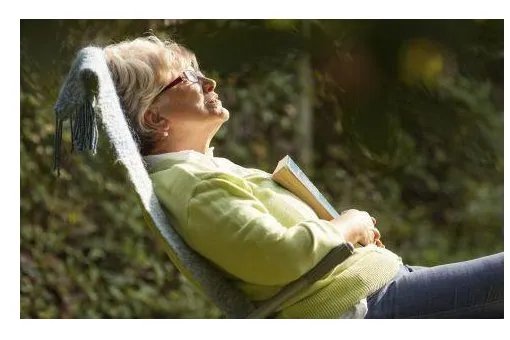 隔着玻璃晒太阳和直接晒的区别是什么？