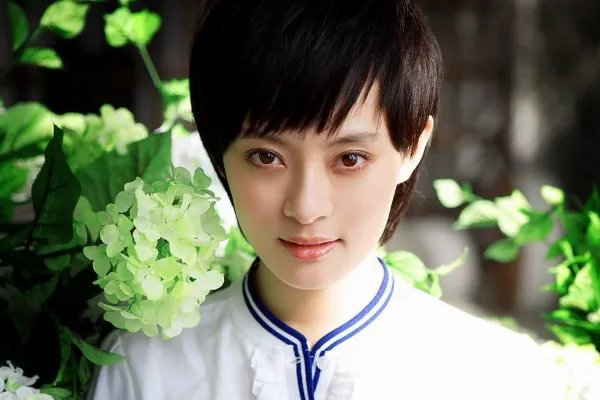 蒋勤勤孙俪是同父异母，俩人真实关系浮出水面，你觉得像吗？