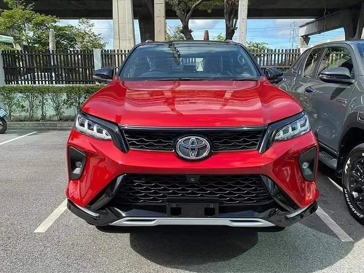 丰田Fortuner传奇版实车曝光！外观更运动！