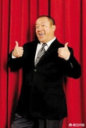 主持节目时高跟鞋掉了怎么办？