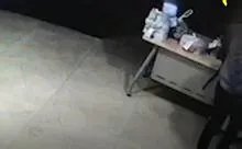 能否具体介绍一下“连偷邻居4次外卖”这件事情？