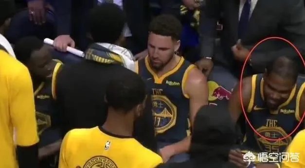 格林遭禁赛+罚款还没完,杜兰特和格林争吵后自言自语遭曝光令勇密心慌,你怎么看?