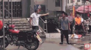 民间高手大街上过招:老外看傻眼（图）