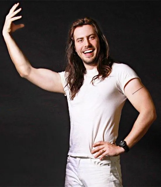 破产姐妹Max官宣恋情!男方有何背景？