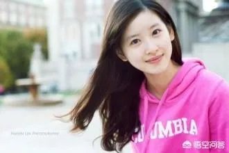 章泽天和奚梦瑶苏芒等人一起聚餐的照片中谁最气质出众？