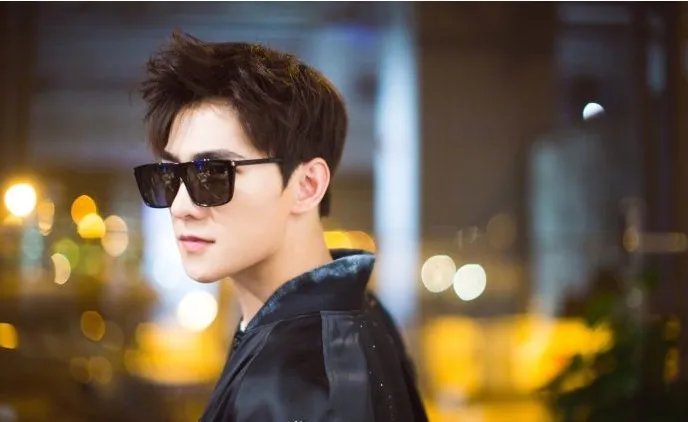 杨洋被认成井柏然是怎么回事？