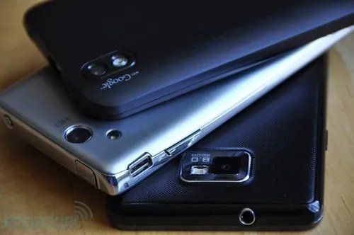 GALAXY S II最薄 3大品牌机皇对比图赏