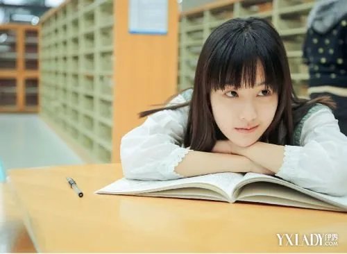 南航校花陈都灵泳装