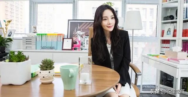 李小璐淘宝店日销10万，为何明星从“带货”转“卖货”？