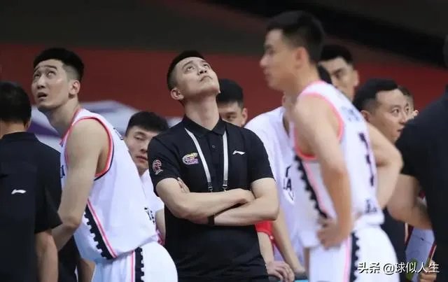 辽篮与马丁内斯续约,下季以助教辅佐杨鸣,蒋兴权回归有何深意?