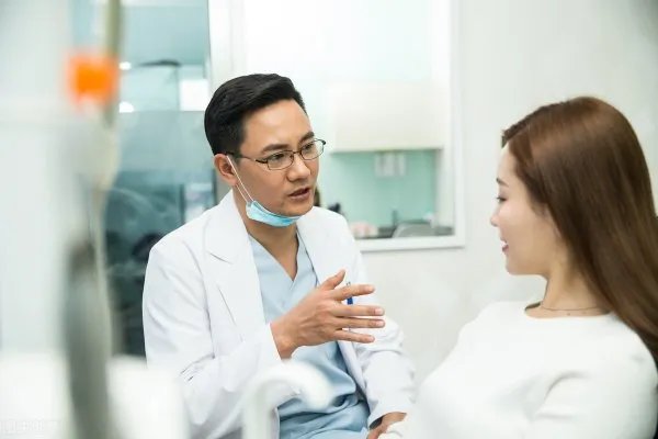 赵本山妻子谈女儿整容，坦言看着很揪心，女儿整容她该不该阻止？