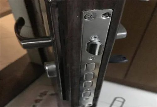 防盗门锁芯怎么换