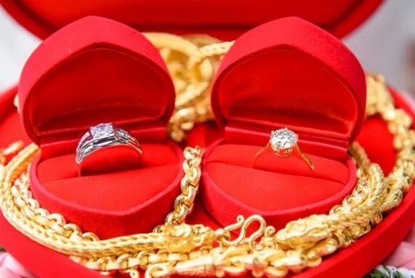 安徽女子出嫁要720件聘礼，彩礼的多少能够代表什么吗？