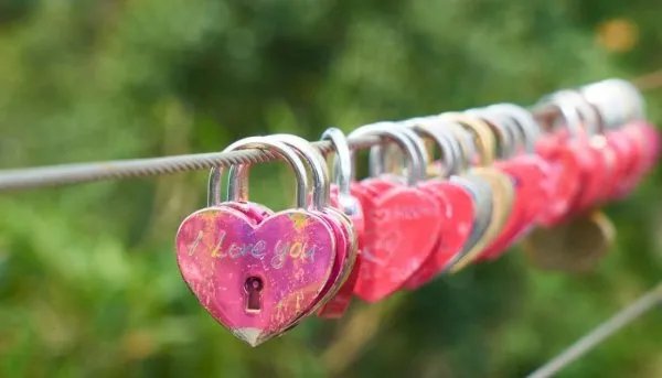 婆媳两个人能相聚在一起也是缘，怎样不做一个难缠的婆婆？