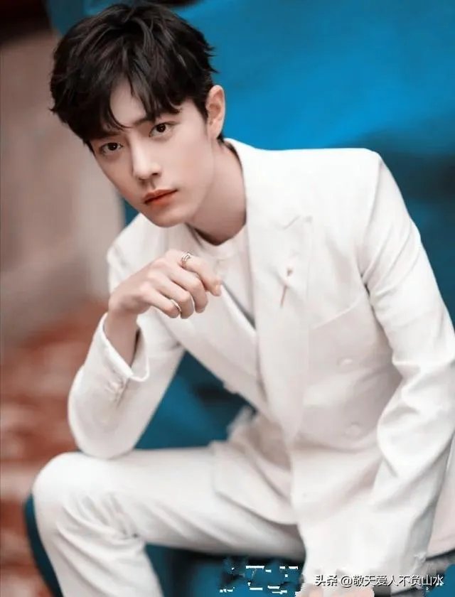 对肖战的新歌《光点》,你怎么评价?